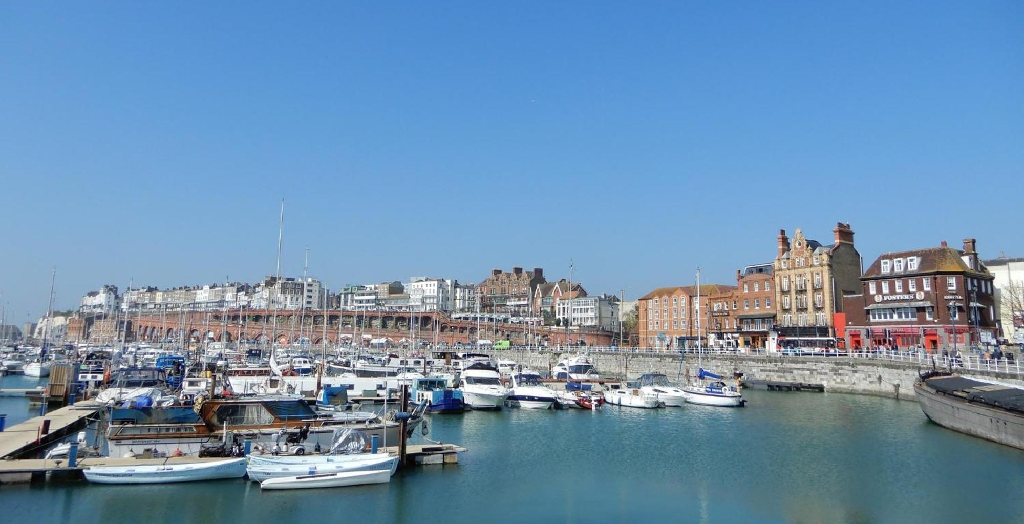 Holiday Inn Express Ramsgate - Minster By Ihg Exterior photo